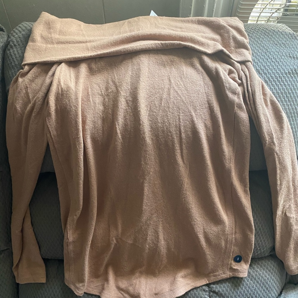 Abercrombie and Fitch off the shoulder top